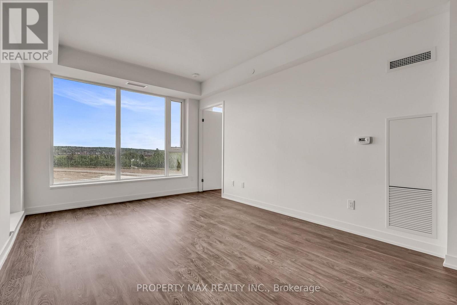 728 - 2 David Eyer Road, Richmond Hill, ON - Indoor Photo Showing Other Room