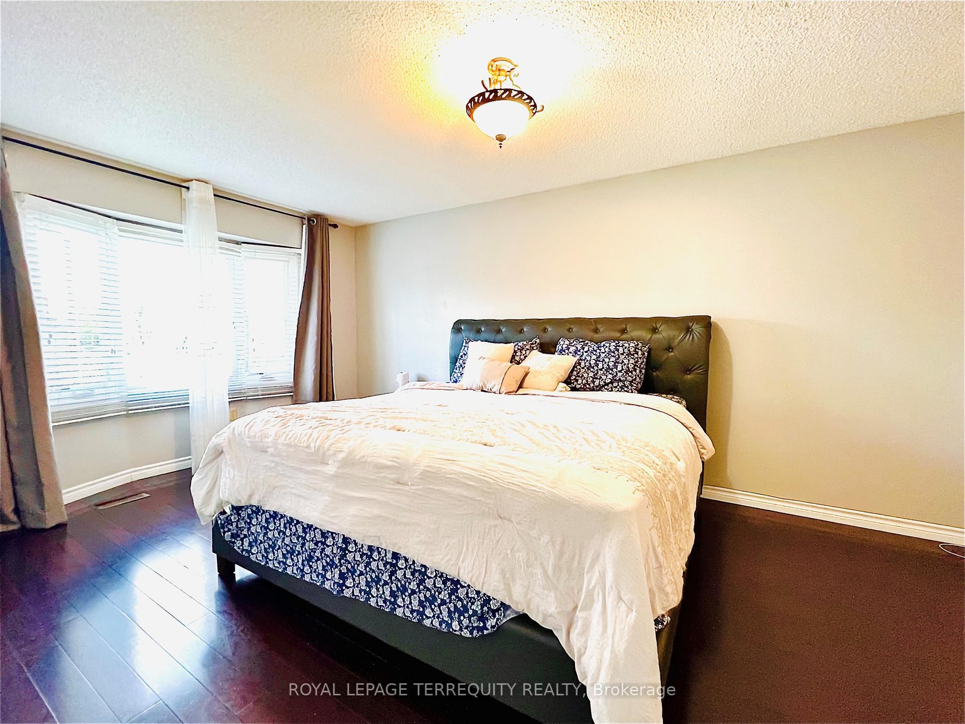 531 Loretta Court, Mississauga, ON - Indoor Photo Showing Bedroom
