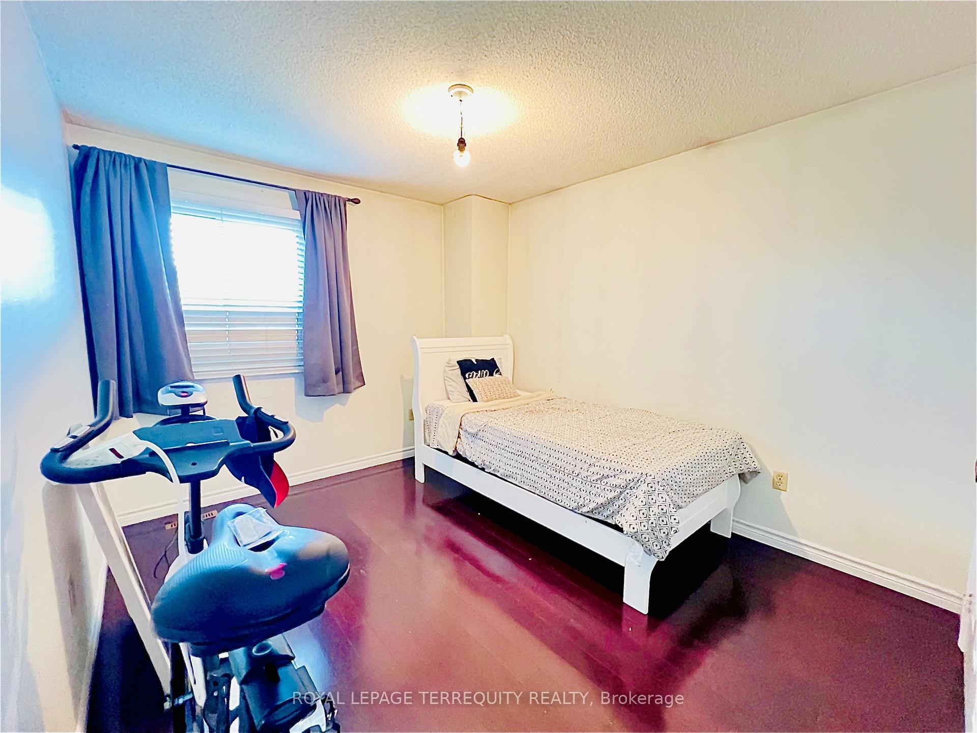 531 Loretta Court, Mississauga, ON - Indoor Photo Showing Bedroom