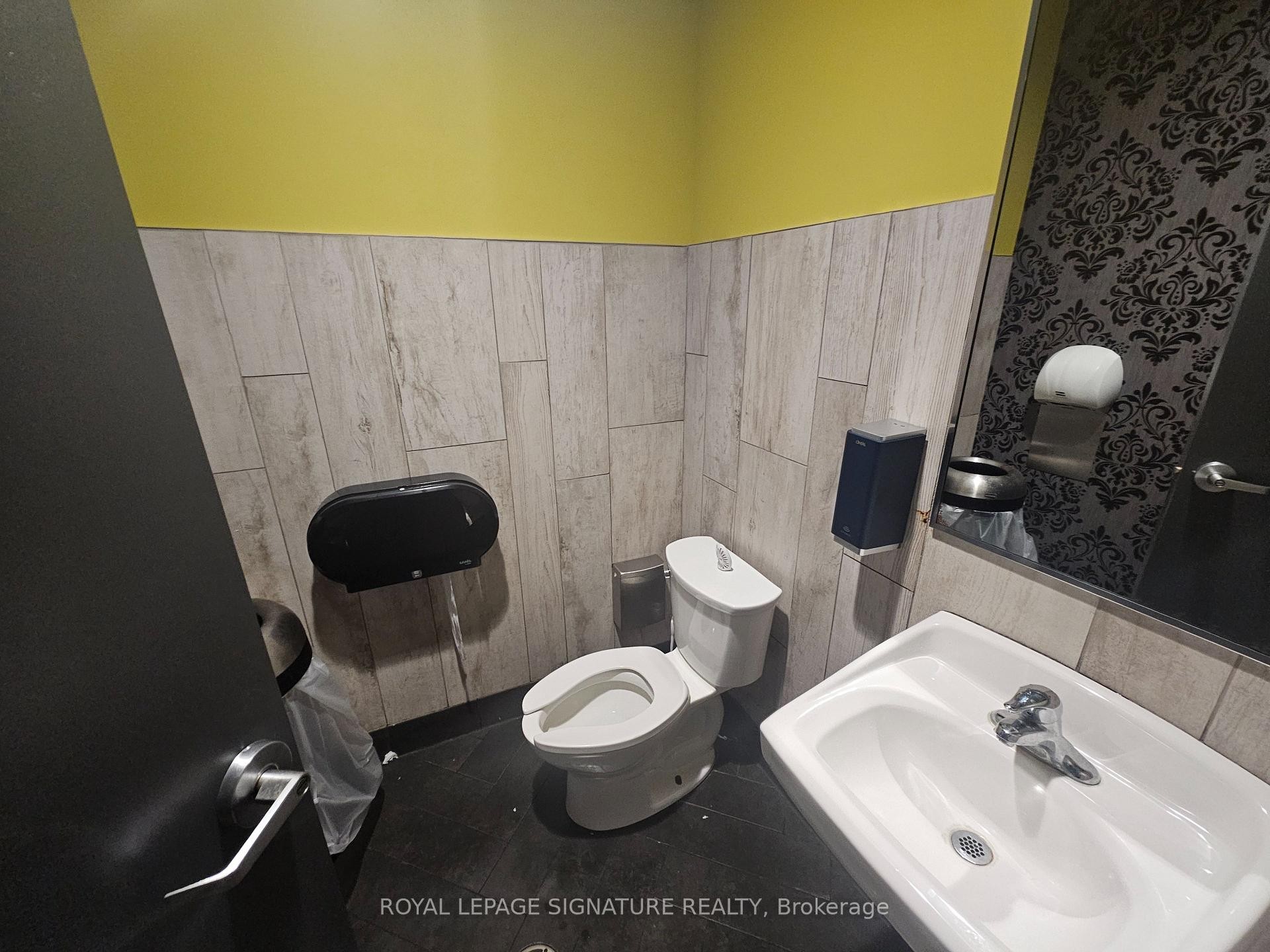 L-10 Manitou Drive, Kitchener, ON