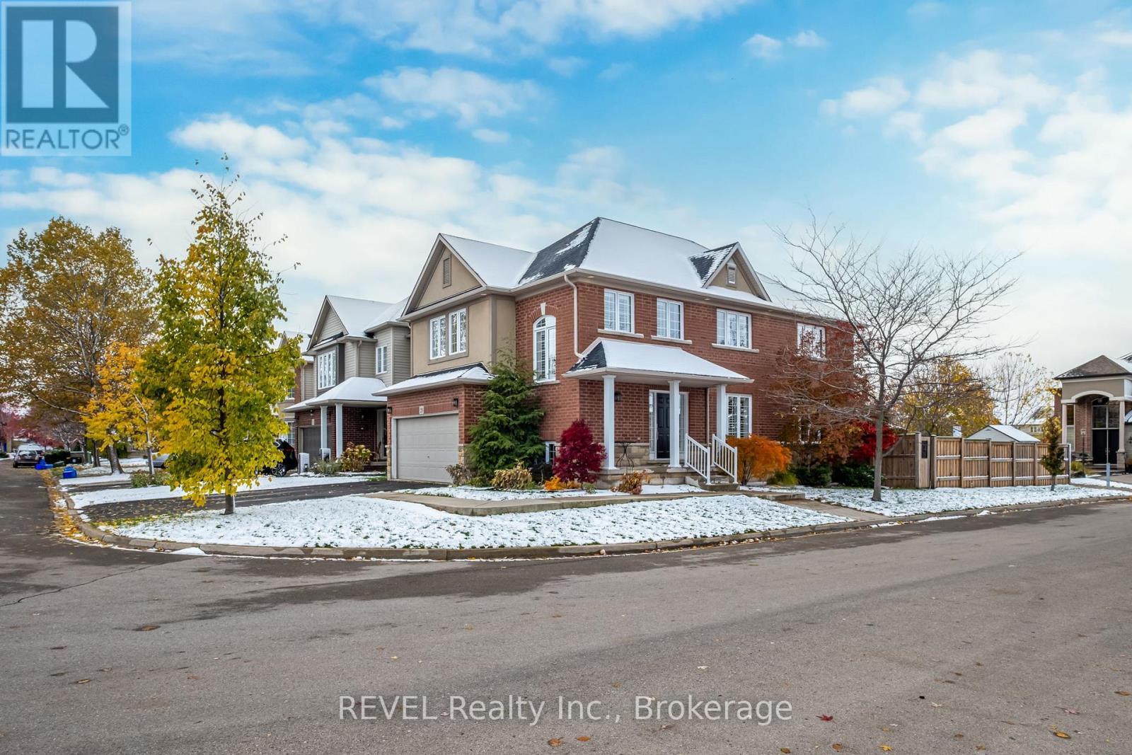 29 Springbreeze Heights, Hamilton (Stoney Creek), ON - Outdoor With Facade