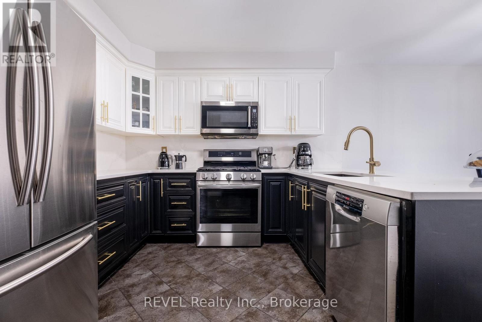 29 Springbreeze Heights, Hamilton (Stoney Creek), ON - Indoor Photo Showing Kitchen With Stainless Steel Kitchen