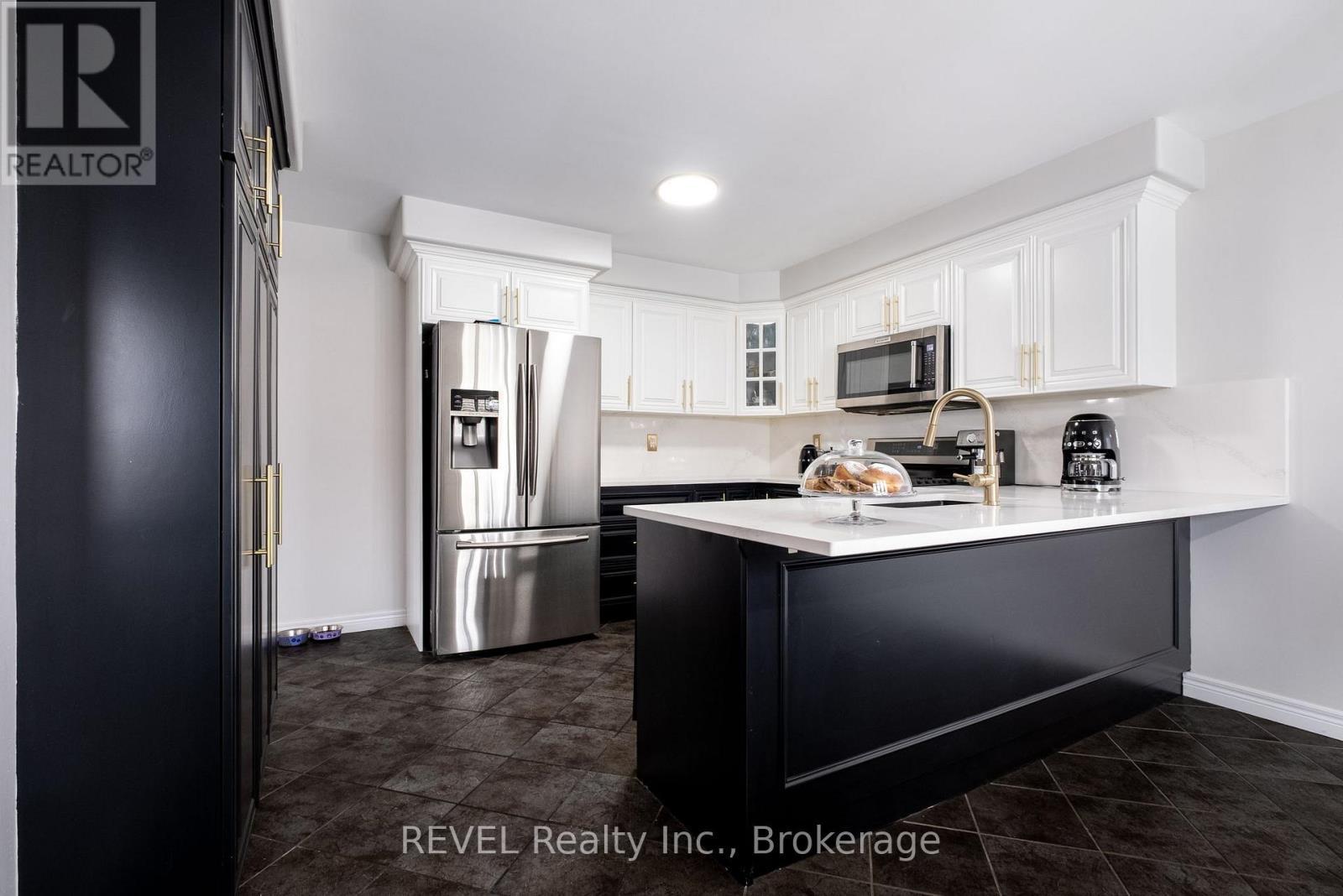 29 Springbreeze Heights, Hamilton (Stoney Creek), ON - Indoor Photo Showing Kitchen With Stainless Steel Kitchen