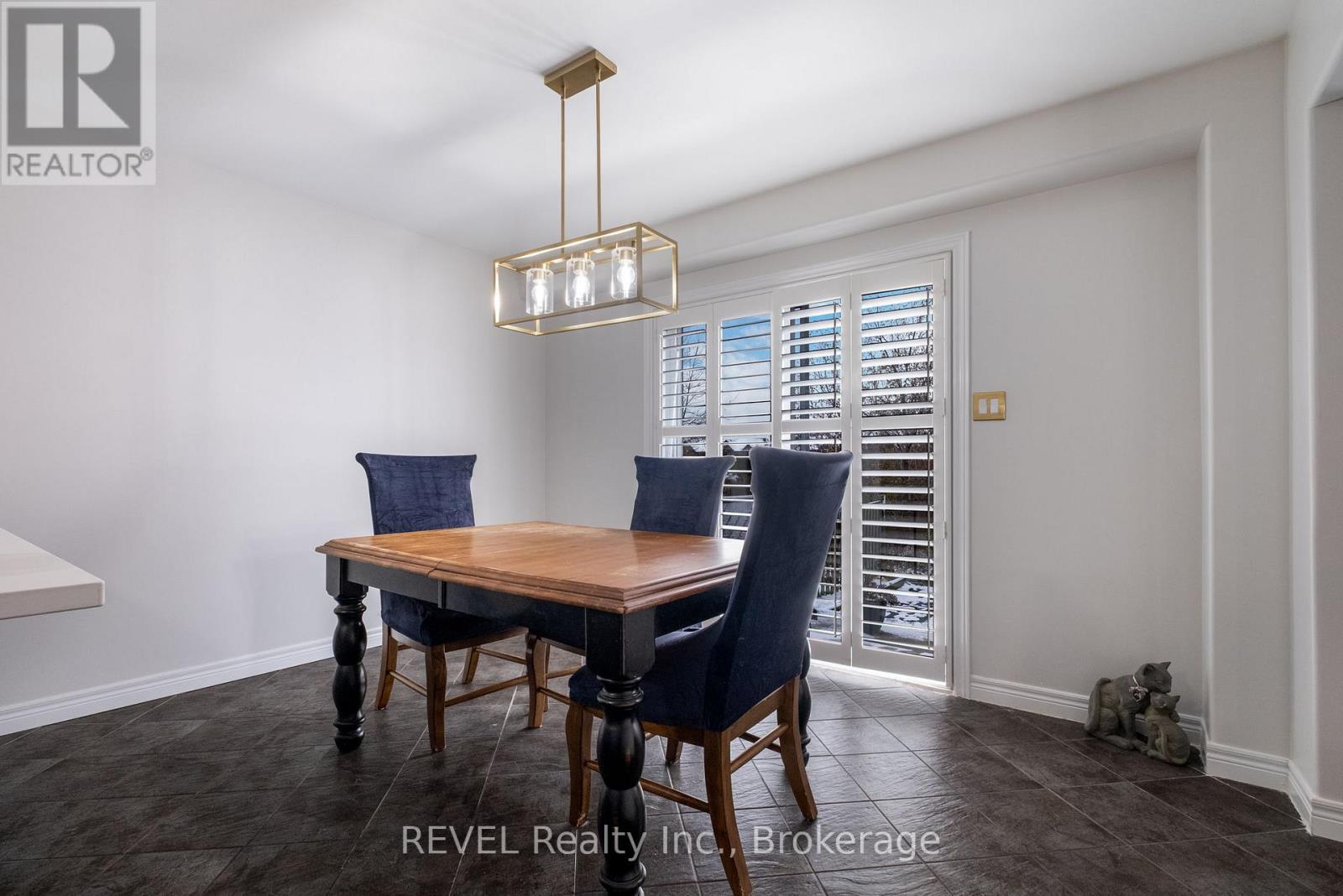 29 Springbreeze Heights, Hamilton (Stoney Creek), ON - Indoor Photo Showing Dining Room
