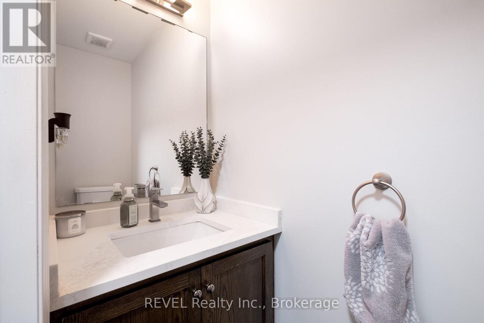 29 Springbreeze Heights, Hamilton (Stoney Creek), ON - Indoor Photo Showing Bathroom