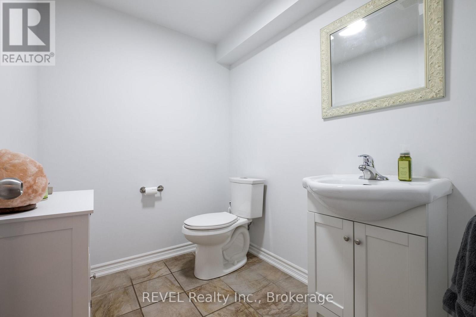 29 Springbreeze Heights, Hamilton (Stoney Creek), ON - Indoor Photo Showing Bathroom