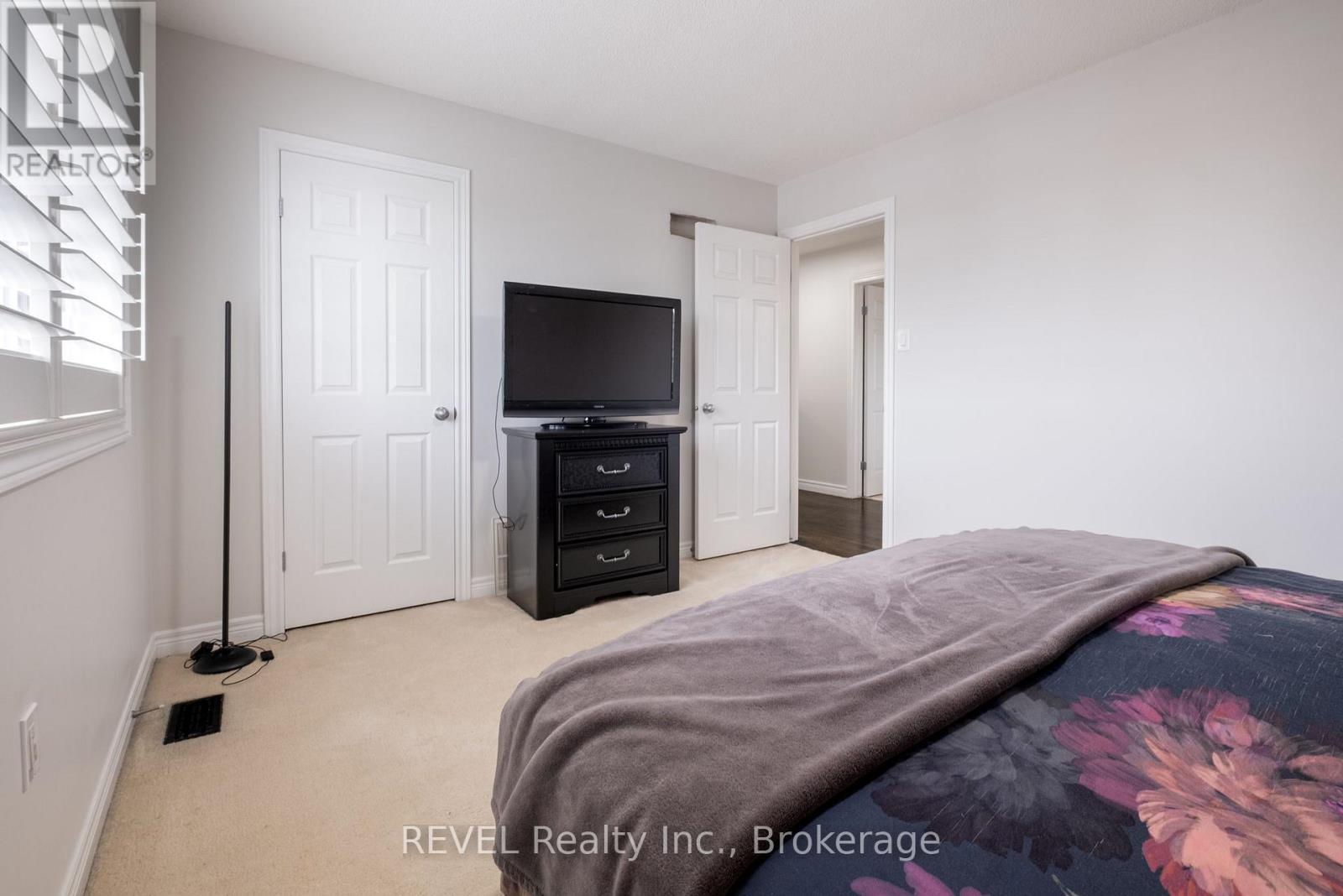 29 Springbreeze Heights, Hamilton (Stoney Creek), ON - Indoor Photo Showing Bedroom