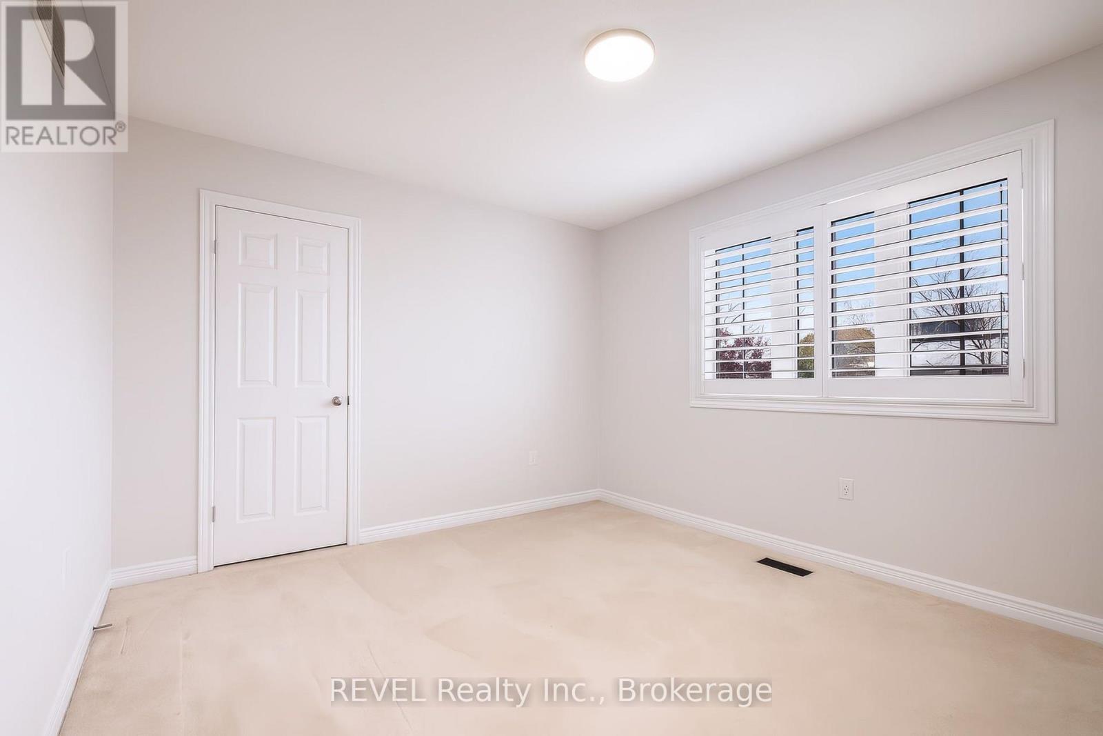 29 Springbreeze Heights, Hamilton (Stoney Creek), ON - Indoor Photo Showing Other Room