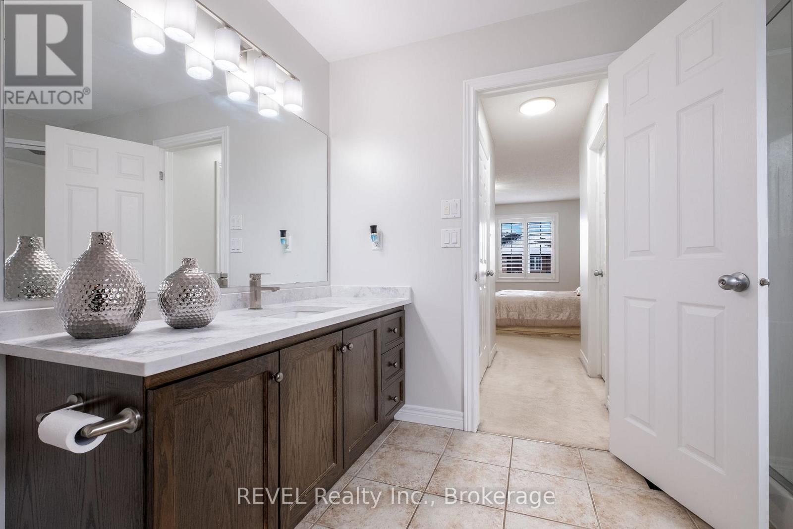 29 Springbreeze Heights, Hamilton (Stoney Creek), ON - Indoor Photo Showing Bathroom