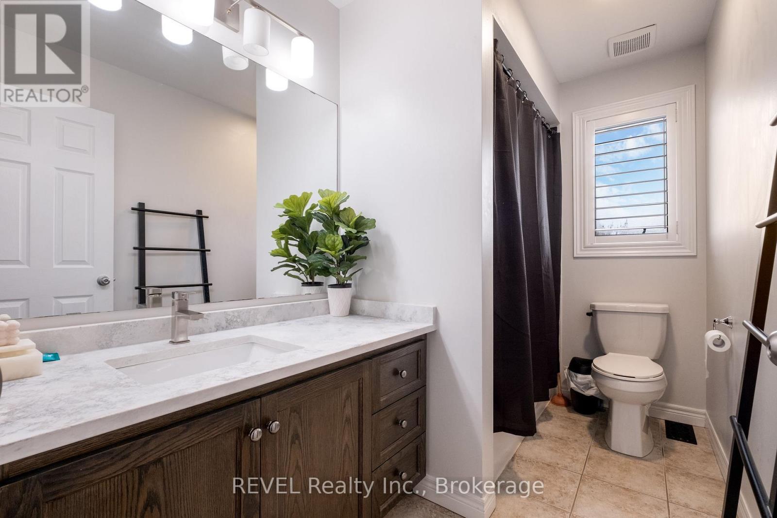 29 Springbreeze Heights, Hamilton (Stoney Creek), ON - Indoor Photo Showing Bathroom