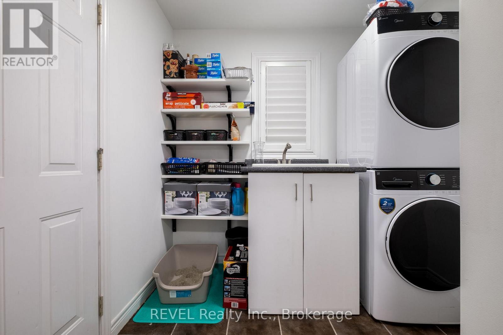 29 Springbreeze Heights, Hamilton (Stoney Creek), ON - Indoor Photo Showing Laundry Room