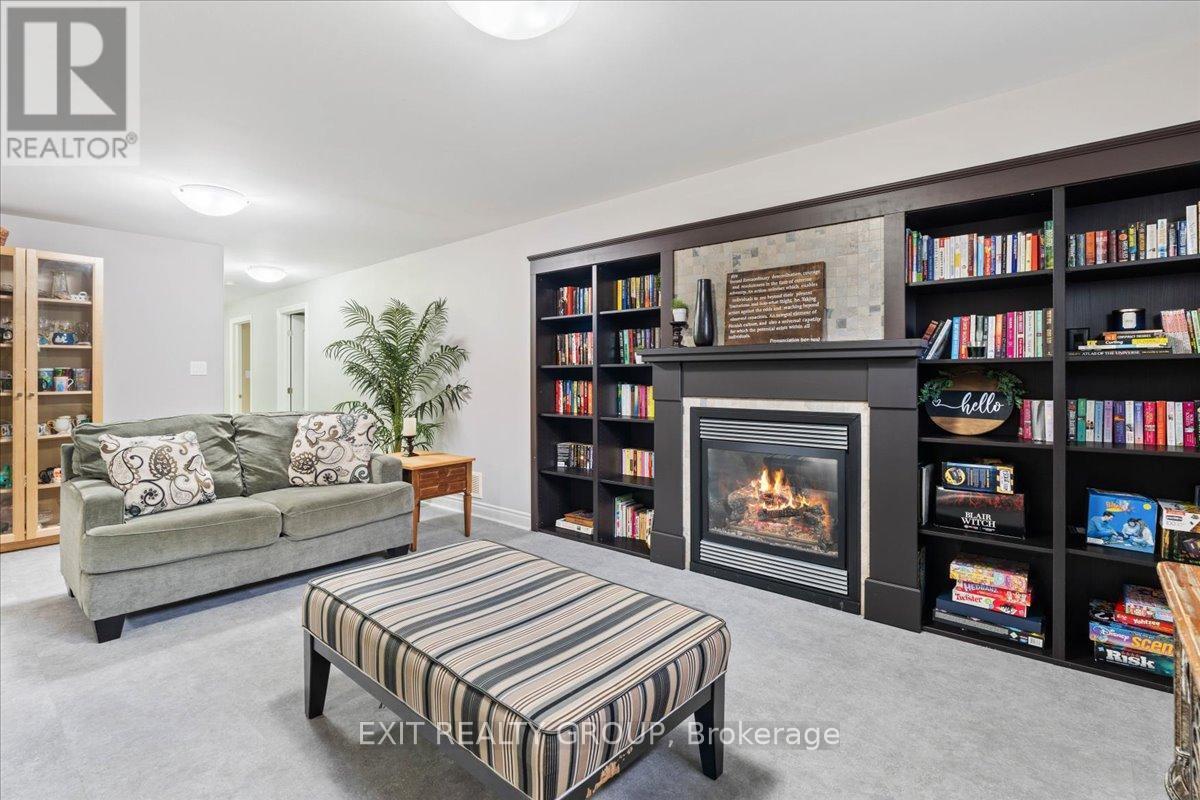 14 Cavendish Drive, Belleville (Thurlow Ward), ON - Indoor Photo Showing Living Room With Fireplace