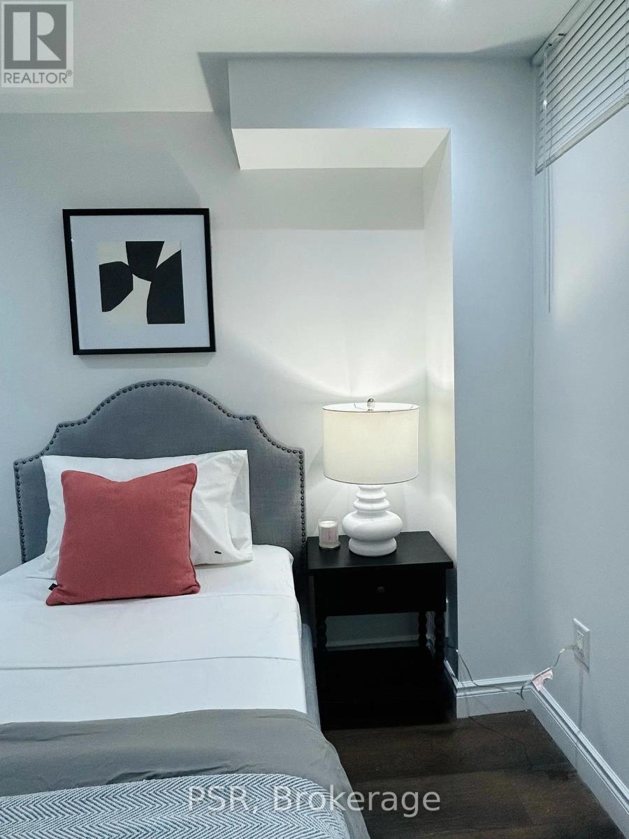 31 Monkton Circle, Brampton, ON - Indoor Photo Showing Bedroom