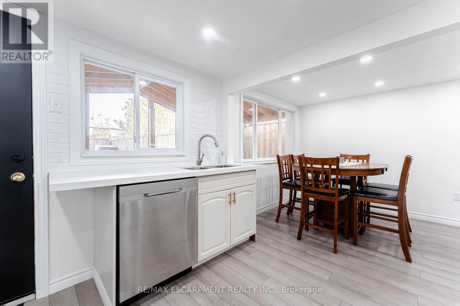 284 Paling Avenue, Hamilton, ON - Indoor Photo Showing Dining Room