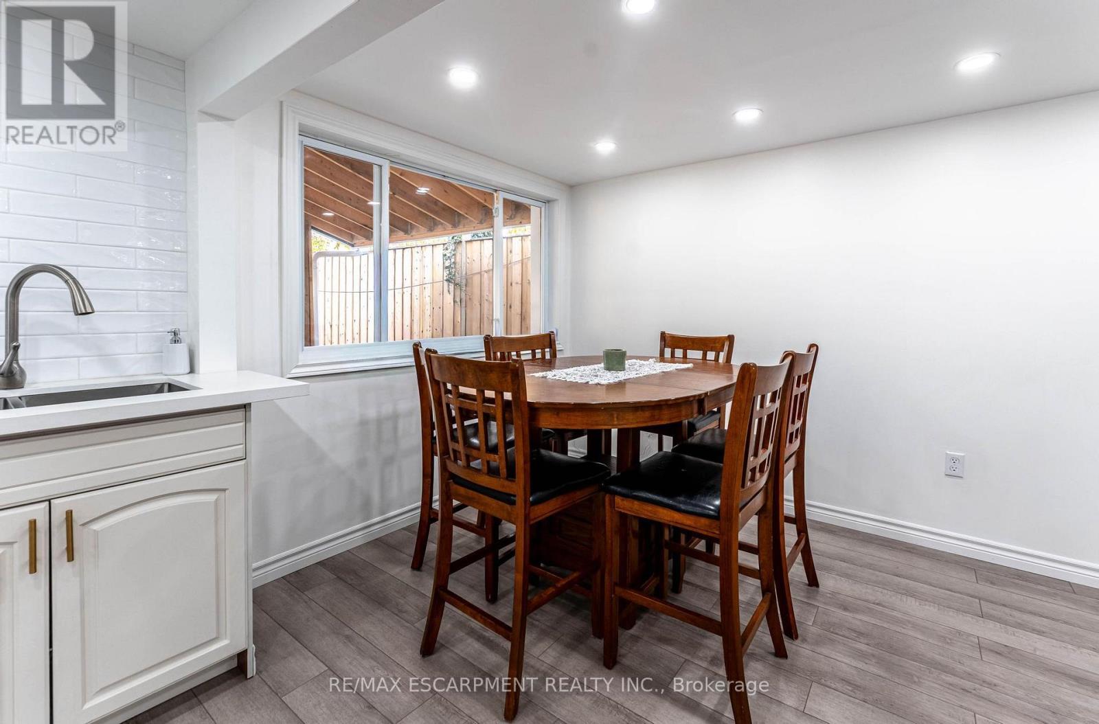 284 Paling Avenue, Hamilton, ON - Indoor Photo Showing Dining Room