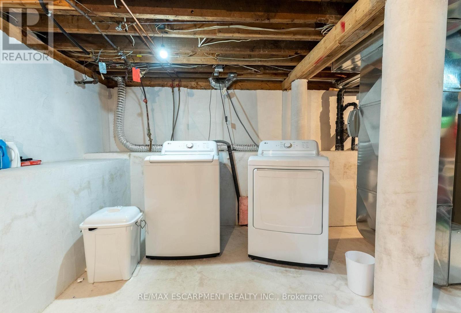 284 Paling Avenue, Hamilton, ON - Indoor Photo Showing Laundry Room