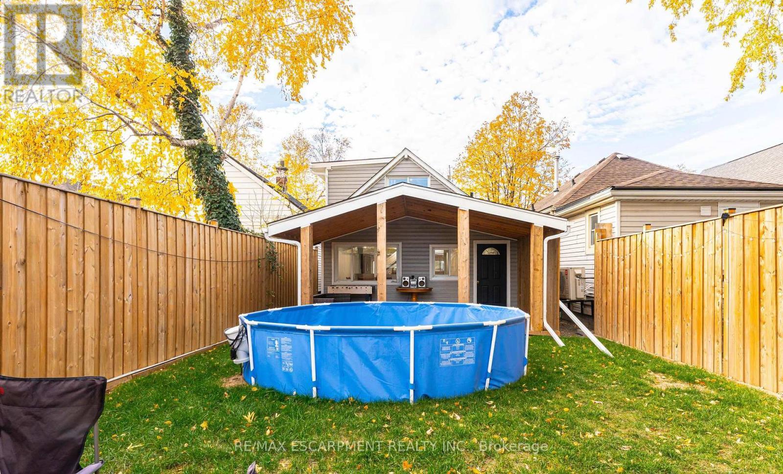 284 Paling Avenue, Hamilton, ON - Outdoor With Above Ground Pool