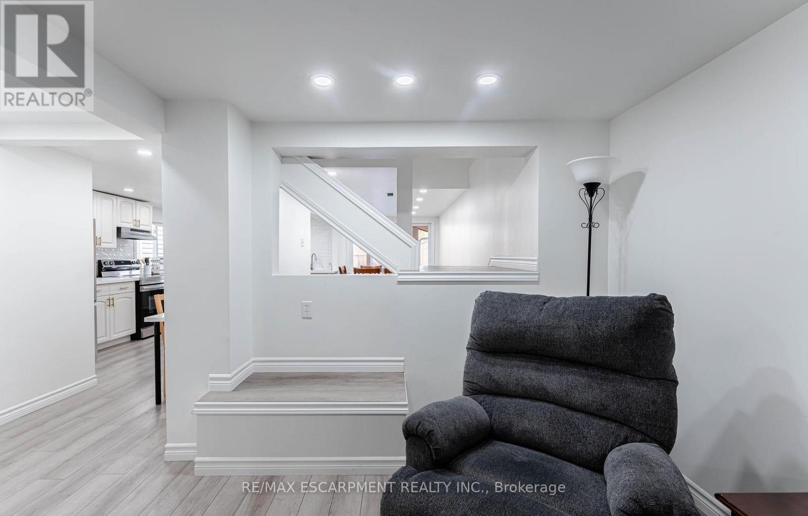 284 Paling Avenue, Hamilton, ON - Indoor