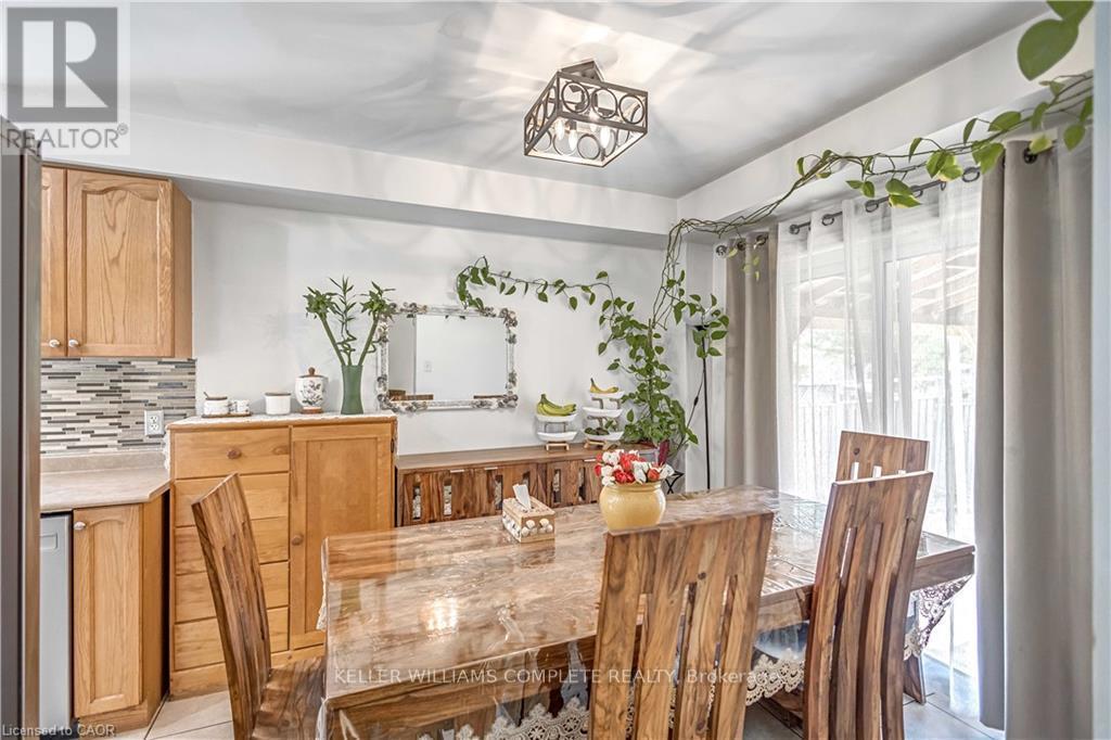 16 Jessica Street, Hamilton, ON - Indoor Photo Showing Dining Room