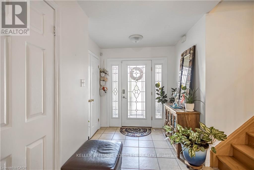 16 Jessica Street, Hamilton, ON - Indoor Photo Showing Other Room