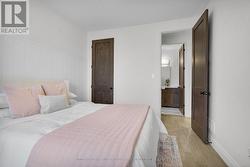 Photos are of model & show upgrades not included. -