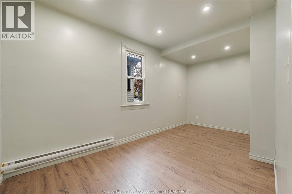 987 Lincoln, Windsor, ON - Indoor Photo Showing Other Room