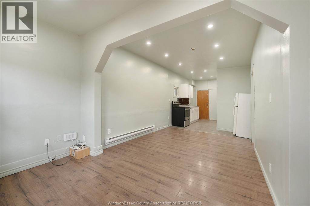 987 Lincoln, Windsor, ON - Indoor Photo Showing Other Room