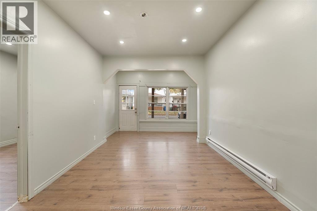 987 Lincoln, Windsor, ON - Indoor Photo Showing Other Room