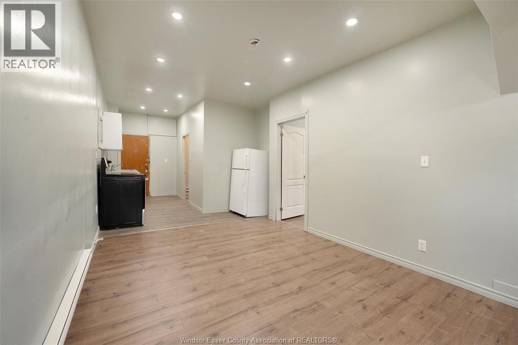 987 Lincoln, Windsor, ON - Indoor Photo Showing Other Room