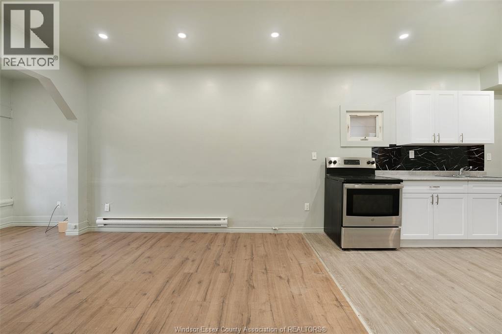 987 Lincoln, Windsor, ON - Indoor