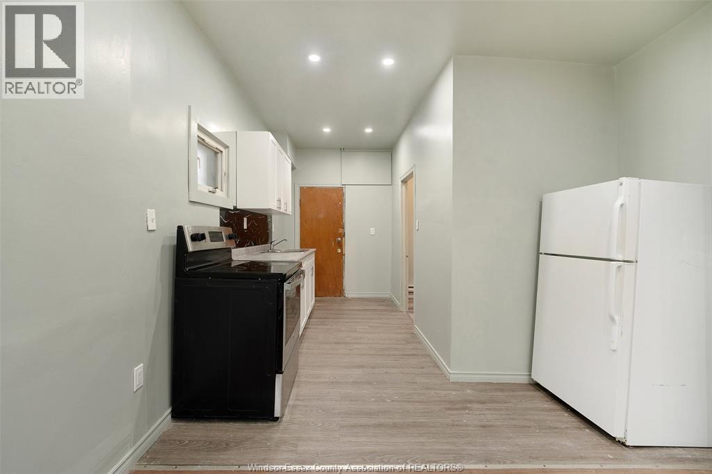 987 Lincoln, Windsor, ON - Indoor