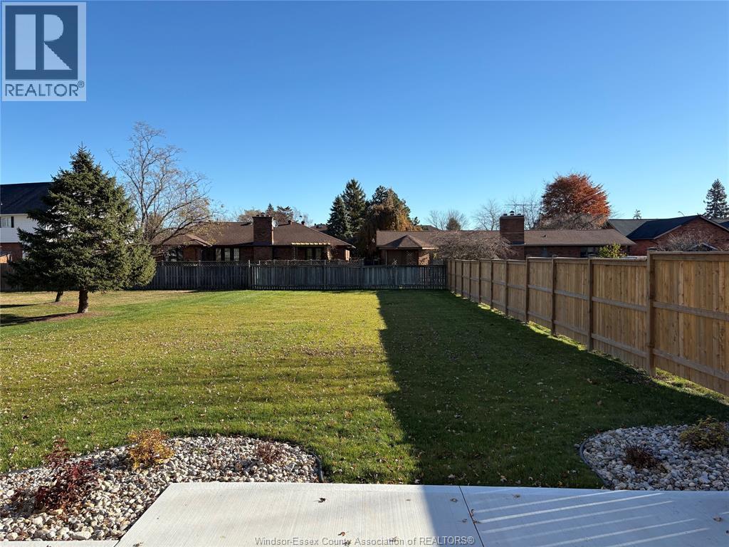 1644 Shawnee Road, Tecumseh, ON - Outdoor With Backyard