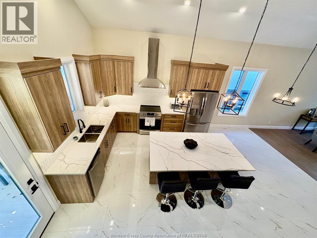 1644 Shawnee Road, Tecumseh, ON - Indoor Photo Showing Kitchen With Double Sink