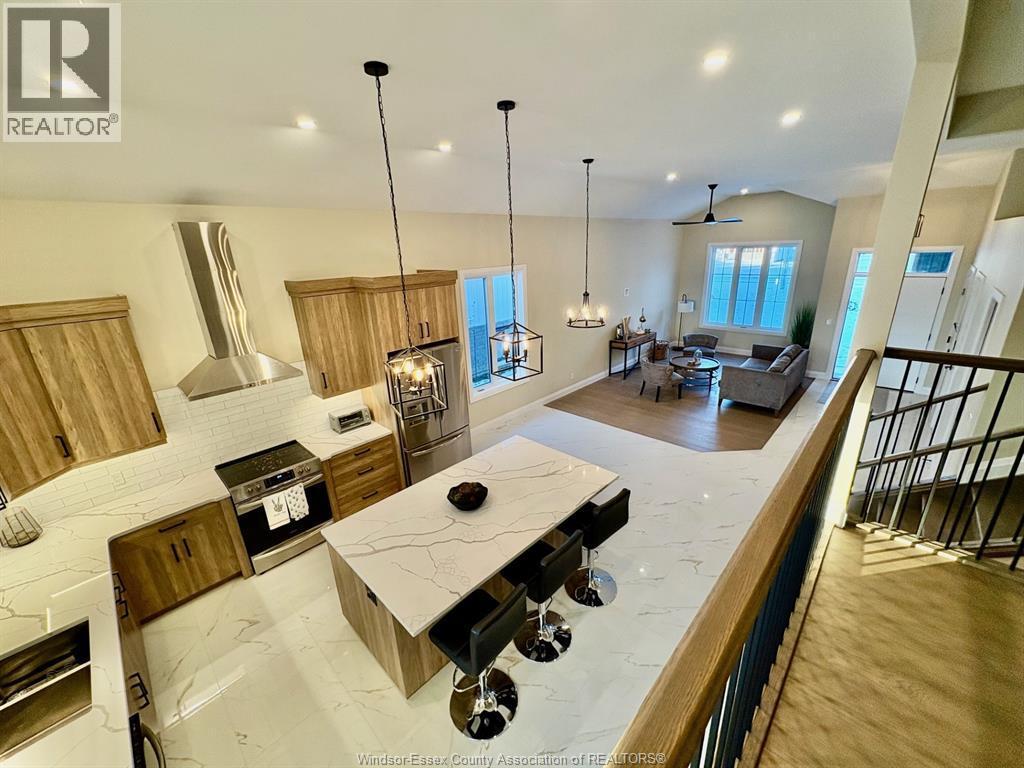 1644 Shawnee Road, Tecumseh, ON - Indoor Photo Showing Dining Room