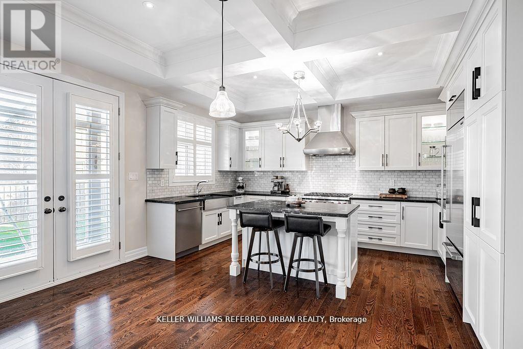 113 Burns Boulevard, King, ON - Indoor Photo Showing Kitchen With Upgraded Kitchen