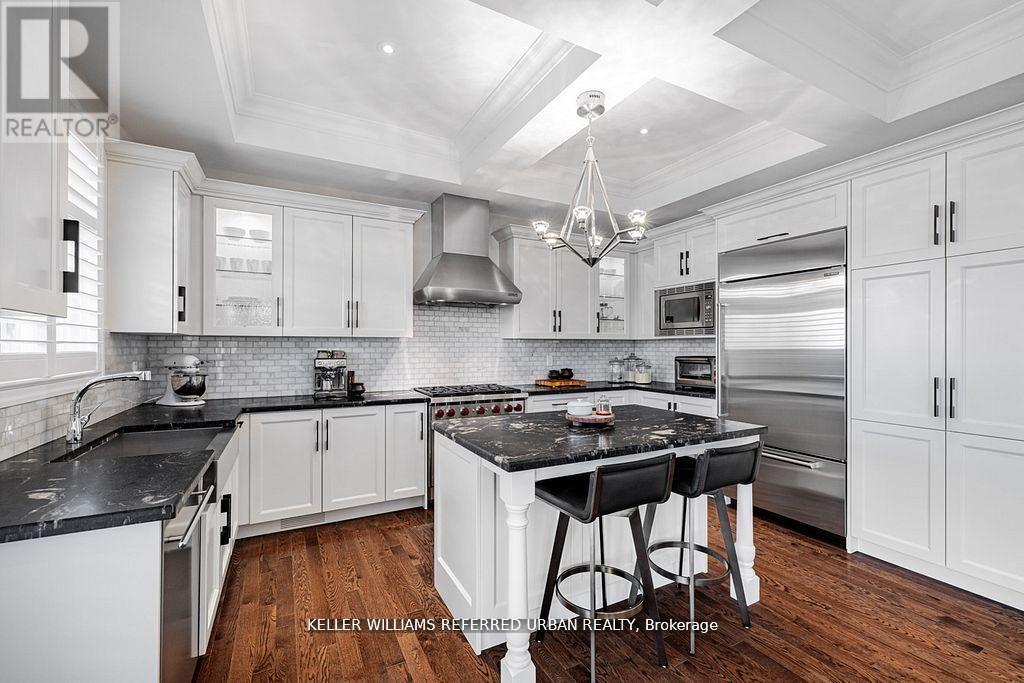 113 Burns Boulevard, King, ON - Indoor Photo Showing Kitchen With Upgraded Kitchen