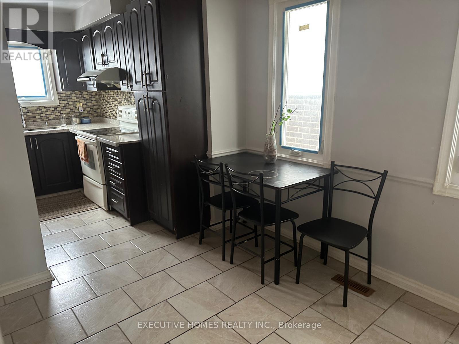 18 Sheldrake Court, Brampton, ON - Indoor Photo Showing Kitchen