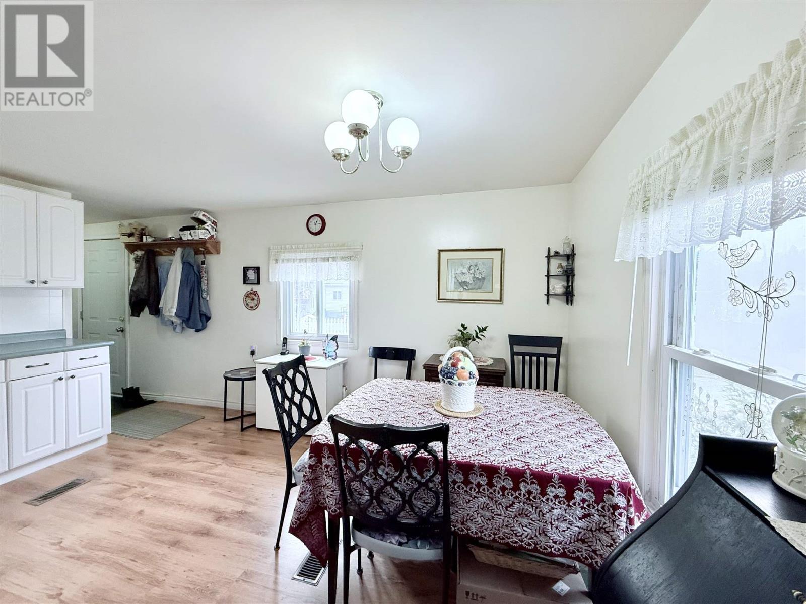 25 Jody Ln, Heyden, ON - Indoor Photo Showing Dining Room
