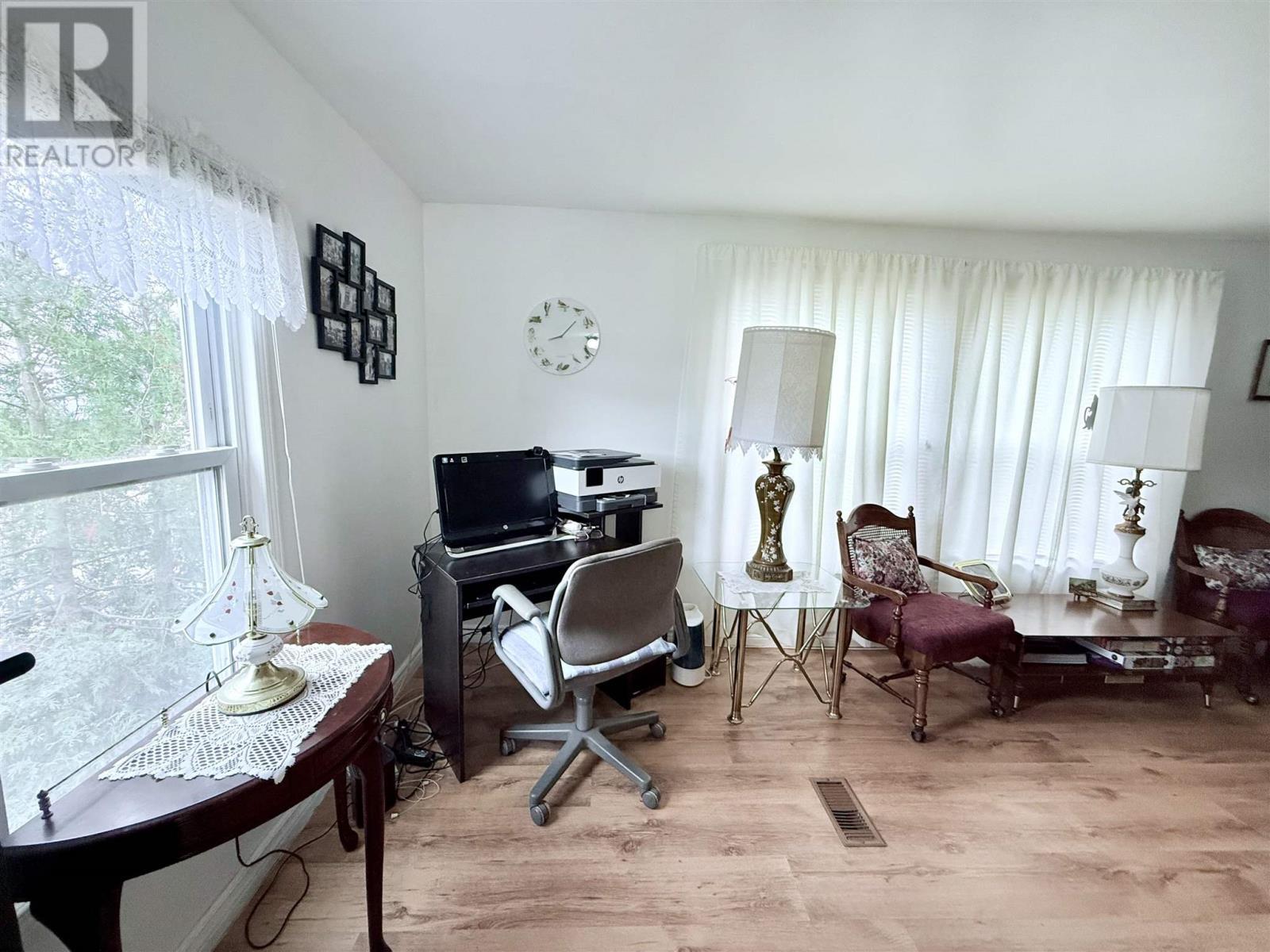 25 Jody Ln, Heyden, ON - Indoor Photo Showing Office