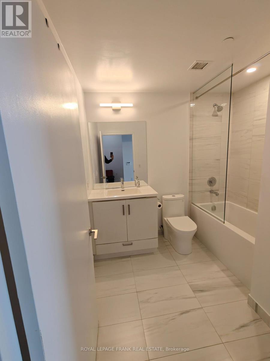 612 - 60 Honeycrisp Crescent, Vaughan (Vaughan Corporate Centre), ON - Indoor Photo Showing Bathroom