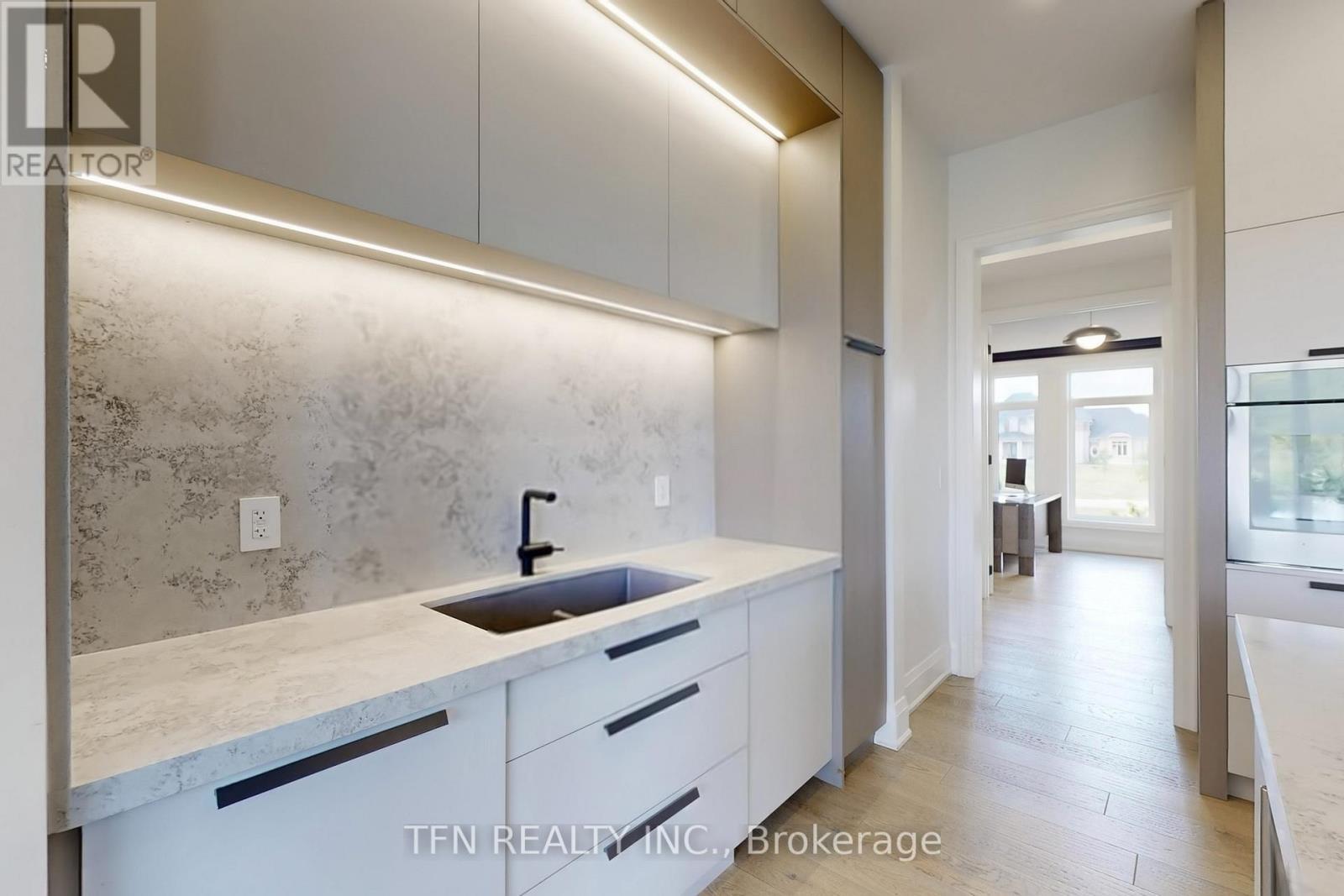 258 Amos Drive, Caledon, ON - Indoor Photo Showing Kitchen