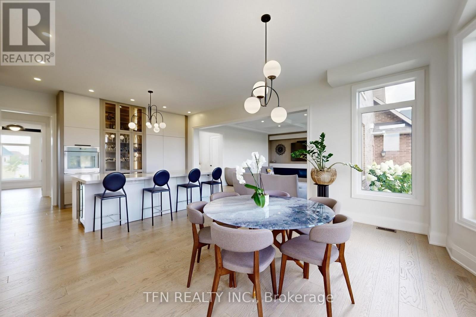 258 Amos Drive, Caledon, ON - Indoor Photo Showing Dining Room