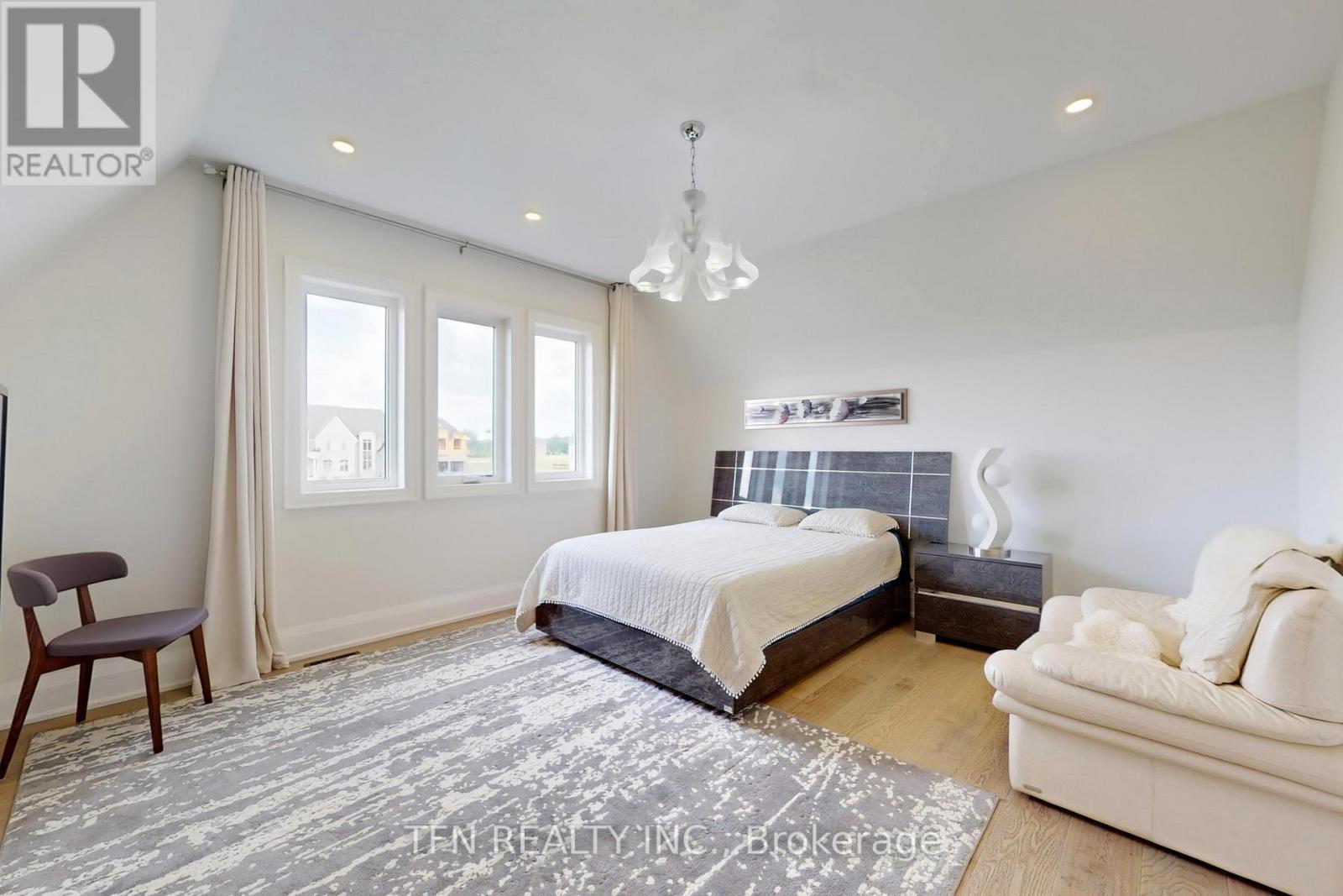 258 Amos Drive, Caledon, ON - Indoor Photo Showing Bedroom