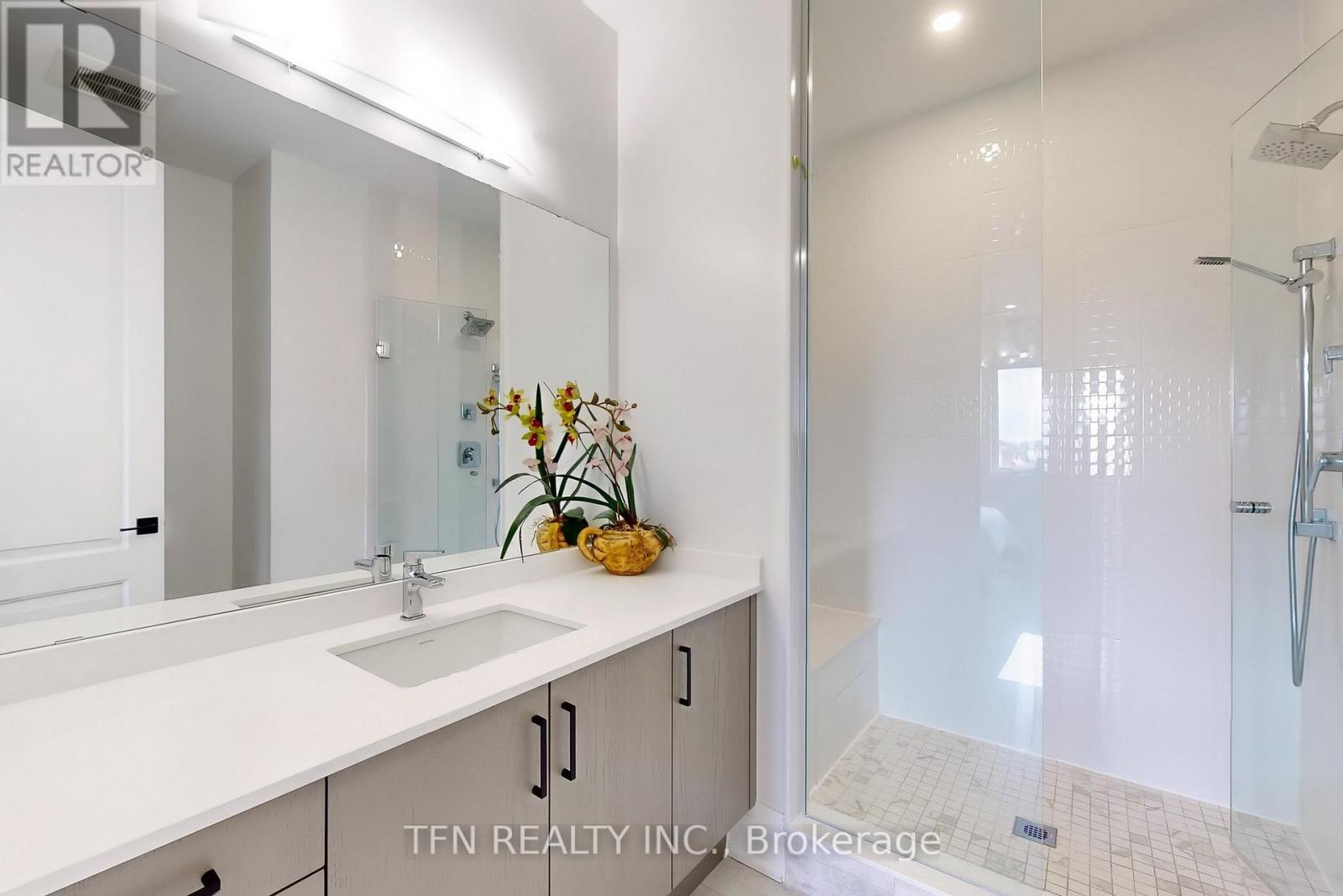 258 Amos Drive, Caledon, ON - Indoor Photo Showing Bathroom