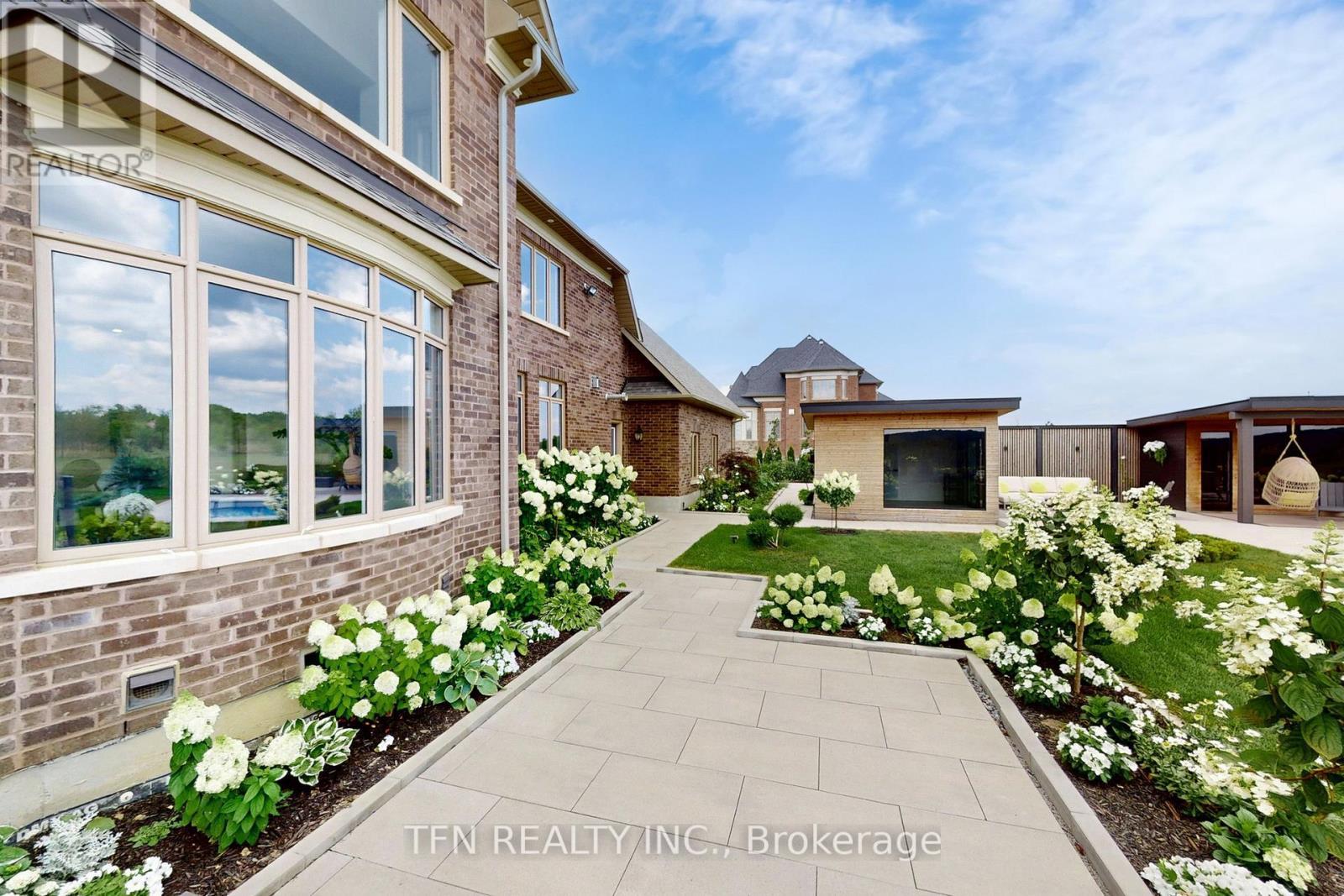 258 Amos Drive, Caledon, ON - Outdoor