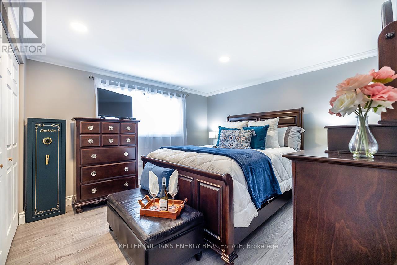 416 Mayfair Avenue, Oshawa (Centennial), ON - Indoor Photo Showing Bedroom
