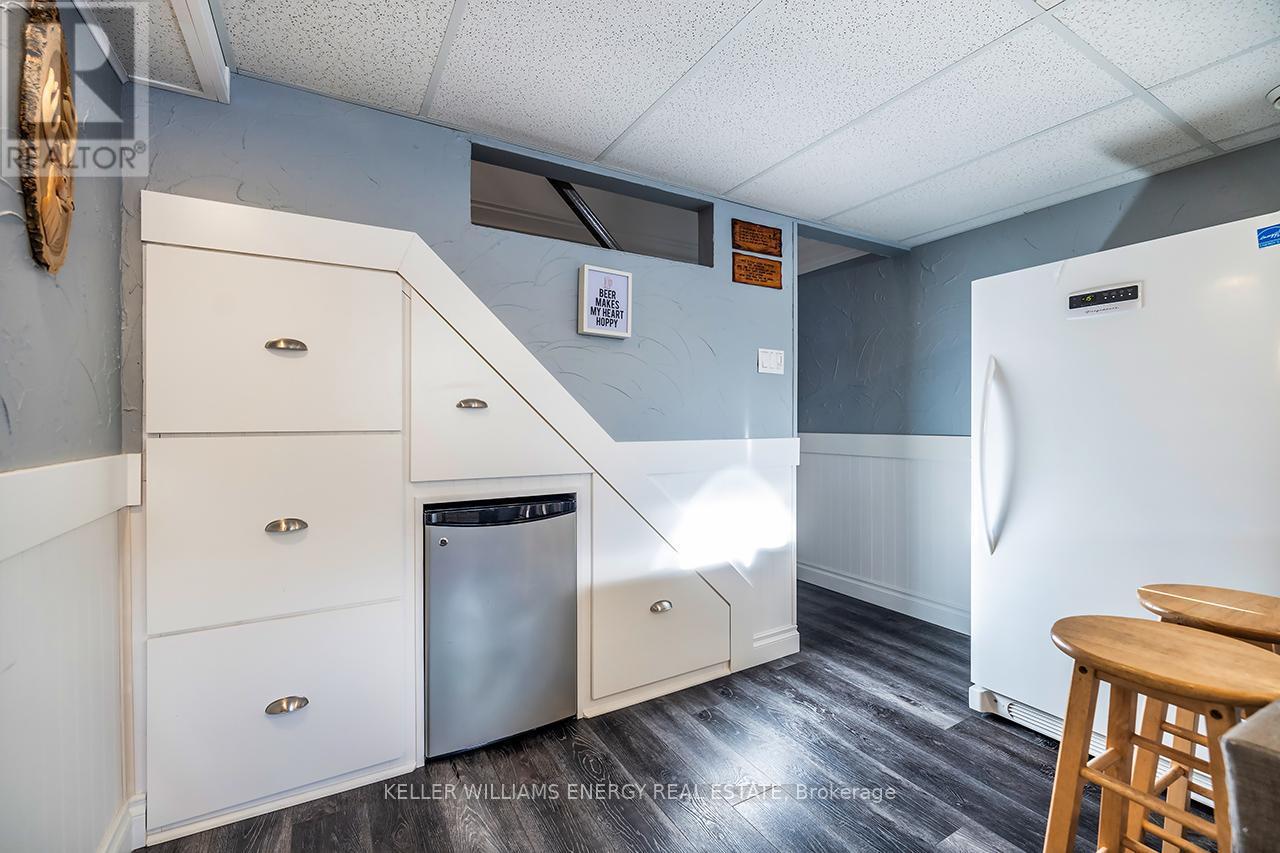 Custom storage - 416 Mayfair Avenue, Oshawa (Centennial), ON - Indoor