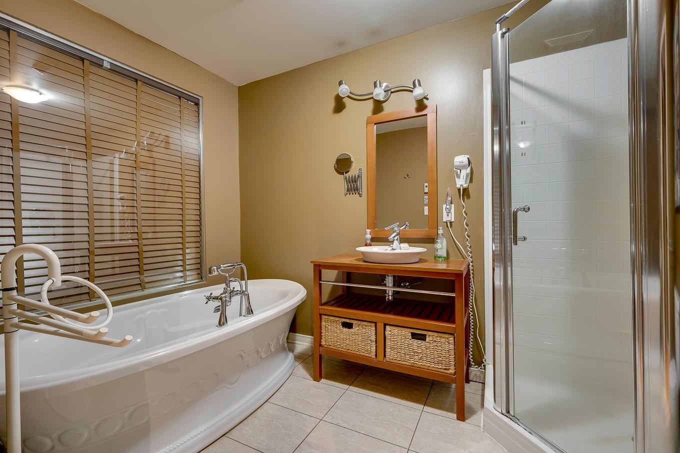 Bathroom - 3106-570 Ch. Des Frênes, Piedmont, QC - Indoor Photo Showing Bathroom