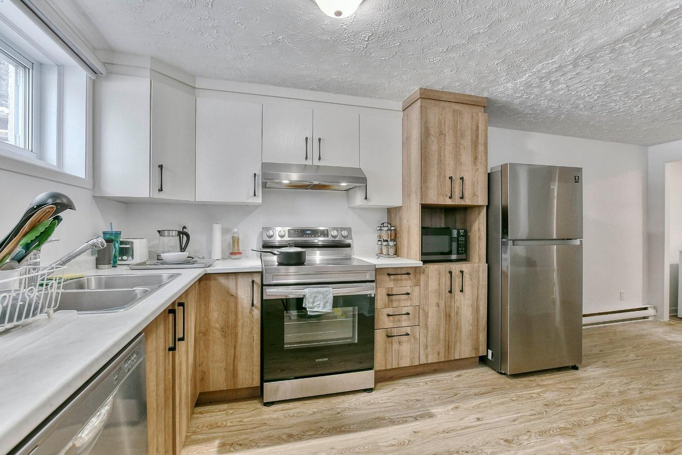 Kitchen - 378 - 380 Rue Gauthier, Saint-Jérôme, QC - Indoor Photo Showing Kitchen With Double Sink