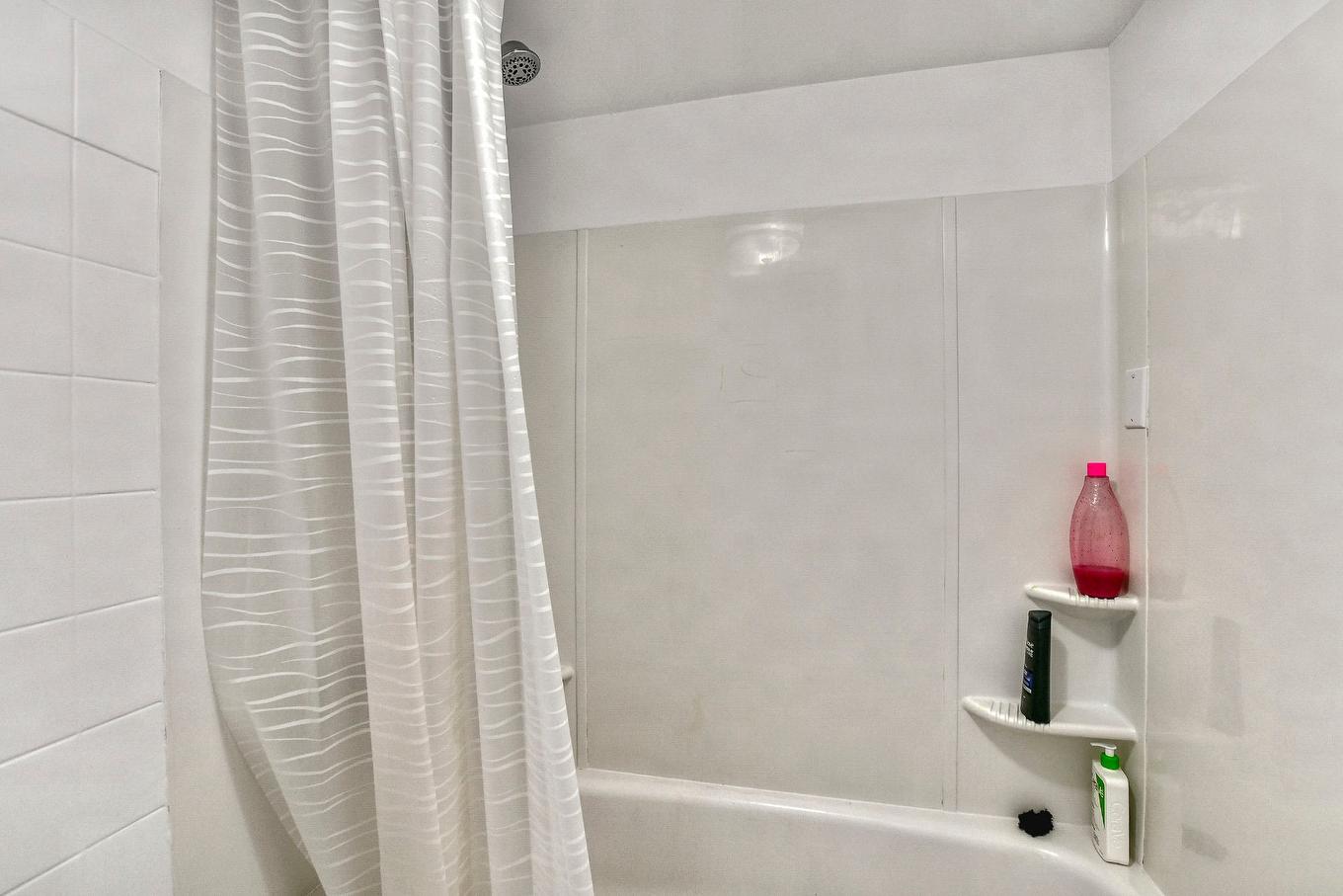 Bathroom - 378 - 380 Rue Gauthier, Saint-Jérôme, QC - Indoor Photo Showing Bathroom